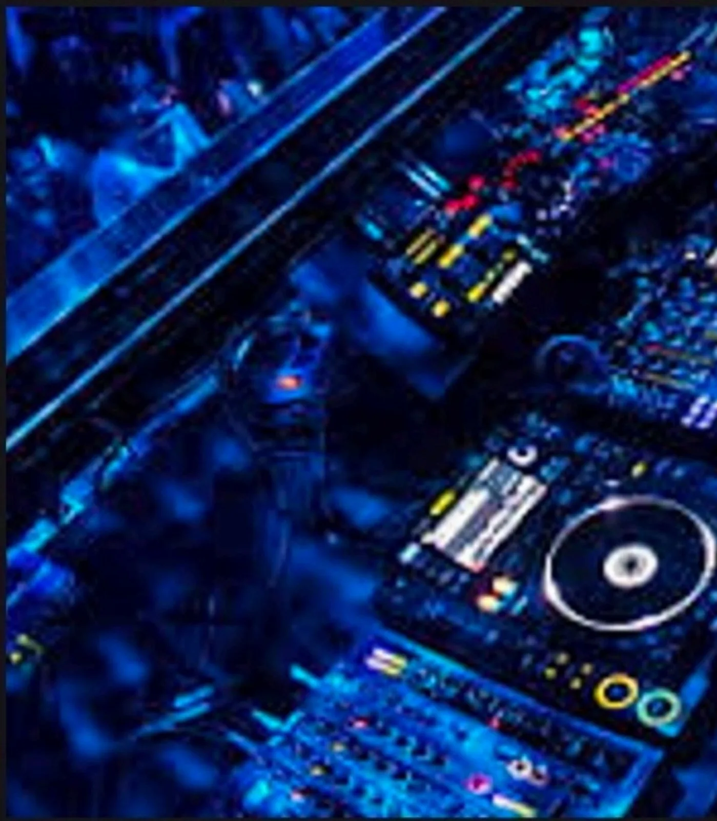SHIKO's DJ equipment setup
